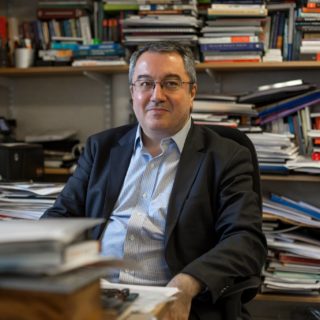 Κύριε Μόσιαλε, πότε θα ανακαλυφθεί το εμβόλιο κατά του κορονοϊού; Και κάτι ακόμη, καλοκαίρι θα κάνουμε φέτος;