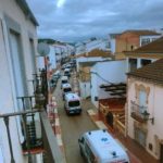 Κορονοϊός-Ισπανία: Πέταξαν πέτρες σε ασθενοφόρα που μετέφεραν ηλικιωμένους θετικούς στον ιό (ΒΙΝΤΕΟ)