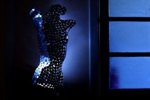 Δύο γυναίκες, γυναικολόγοι και φεμινίστριες, αγωνίζονται ξανά υπέρ του δικαιώματος των αμβλώσεων και κατά του σκοταδισμού