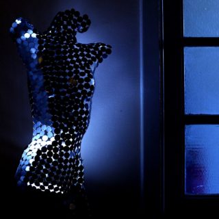 Δύο γυναίκες, γυναικολόγοι και φεμινίστριες, αγωνίζονται ξανά υπέρ του δικαιώματος των αμβλώσεων και κατά του σκοταδισμού