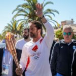 Κορονοϊός: Κοσμοσυρροή στη Σπάρτη για τον λαμπαδηδρόμο Τζέραρντ Μπάτλερ