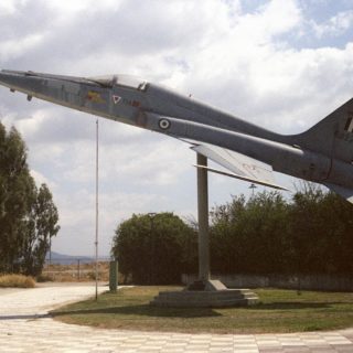 Προτομές κι αγάλματα. Επετειακόν.