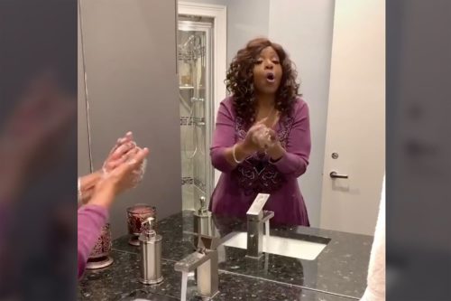 Κορονοϊός: H Gloria Gaynor πλένει τα χέρια της τραγουδώντας το “I will Survive” (βίντεο)