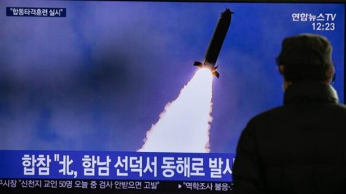 Βόρεια Κορέα: Εκτόξευσε τρεις πυραύλους αγνώστου τύπου στην Ανατ. Θάλασσα