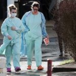 Κορονοϊός: «Οι μη ευπαθείς ομάδες να μην πηγαίνουν στο νοσοκομείο ακόμα και αν νοσούν»