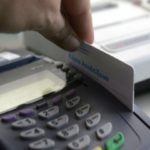 Κάρτες: Αυξάνεται το όριο των ανέπαφων συναλλαγών από σήμερα