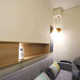 Στα Εξάρχεια, μέσα σ’ ένα μικρό διαμέρισμα του ’70 που ανανεώθηκε και μπορεί να σας δώσει ιδέες