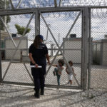 100 ασυνόδευτοι ανήλικοι βρίσκονται στην Αμυγδαλέζα, σε απαράδεκτες συνθήκες