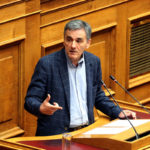 Τσακαλώτος για Τσίπρα: «Να είμαστε εξαιρετικά φειδωλοί όταν αποκαλούμε τους αντιπάλους μας απατεώνες»