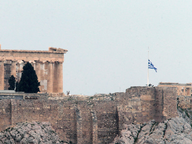 Οπαδοί του Ολυμπιακού εισέβαλαν στην Ακρόπολη και ήθελαν να ανεβάσουν πανό