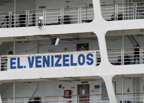 Αρχίζει σε λίγη ώρα η μεταφορά σε ξενοδοχεία των 261 επιβαινόντων του πλοίου «Ελευθέριος Βενιζέλος»