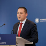 Πέτσας: «Δεν γινόμαστε λιγότερο άνθρωποι αν αποφεύγουμε τις κοινωνικές συναθροίσεις»