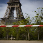 Γαλλία: Συγκρούσεις νεαρών με αστυνομικούς σε προάστια της πρωτεύουσας