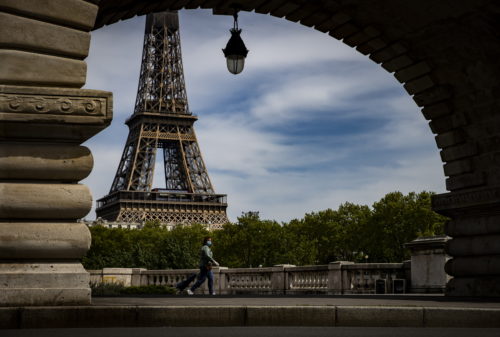 Γαλλία-Kορωνοϊός: Ανοίγει και πάλι το πρώτο επίπεδο του Πύργου του Άιφελ