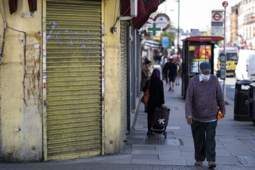 Κορωνοϊός: Αυτά είναι τα τρία είδη αντίδρασης που επιδεικνύουν οι Βρετανοί απέναντι στην πανδημία