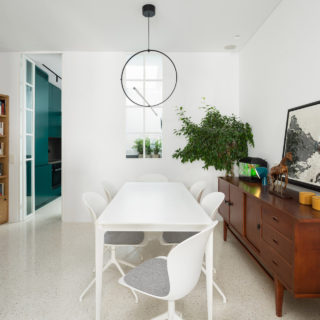 Μέσα σε ένα σπίτι που παντρεύει την παράδοση με το σύγχρονο design στο κάστρο της Πάρου