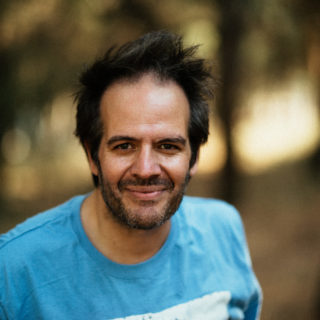 Δημήτρης Σωτάκης: «Η ζωή μας είναι χτισμένη σύμφωνα με τις εντυπώσεις μας και λιγότερο με την εμπειρία μας»