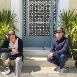 Ο Αργύρης Παπαδημητροπουλος και η Χριστινα Μουμούρη έκατσαν να τα πουν στα σκαλάκια του Μετς