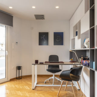 Αφού έχουμε κάνει το σπίτι-γραφείο, οι Asoul μας ξεναγουν στη δική τους ιδέα γι’ αυτό, σε ένα διαμέρισμα του ’70