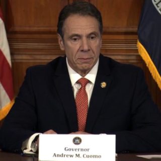 Ο κυβερνήτης της Νέας Υόρκης Άντριου Κουόμο, να το πούμε απλά, πετσόκοψε χθες τον Ντόναλντ Τραμπ (ΒΙΝΤΕΟ)