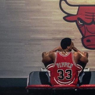 The Last Dance (I&II): Το γράμμα στη μαμά του Μάικλ Τζόρνταν, οι δύο Τζέρι κι ένα «περιοδεύον κοκαϊνοτσίρκο»…