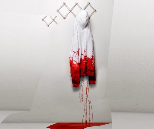 Δείτε την παράσταση της Λένας Κιτσοπούλου «Κοκκινοσκουφίτσα – Το πρώτο αίμα», από τη Στέγη Ιδρύματος Ωνάση
