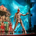 Το Cirque du Soleil μας χαρίζει ένα ακόμη ωριαίο ταξίδι στο πολύχρωμο σύμπαν του