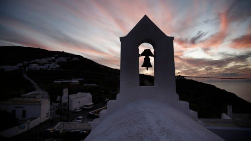 Κορονοϊός: Δύο δικογραφίες σε Αθήνα και Κέρκυρα για την προσφορά Θείας Μετάληψης παρά την απαγόρευση
