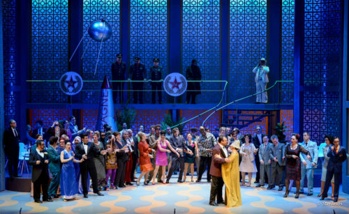 Δείτε την οπερέτα «Η Νυχτερίδα» με την οποία εορτάστηκαν τα 80 χρόνια λειτουργίας της Εθνικής Λυρικής Σκηνής