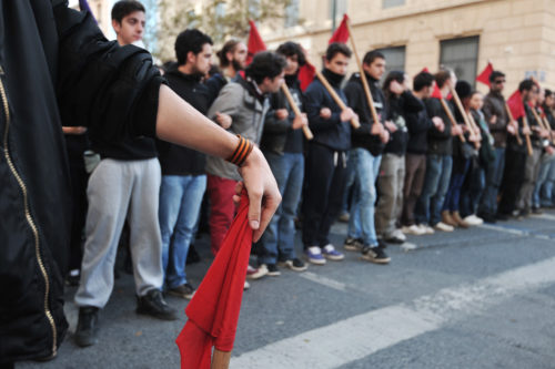 Πορεία αλληλεγγύης στην 19χρονη που κατήγγειλε ομαδικό βιασμό στο Α.Τ. Ομoνoίας