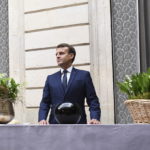 Εμανουέλ Μακρόν: «Το καλοκαίρι θα παραμείνουμε μεταξύ Ευρωπαίων»