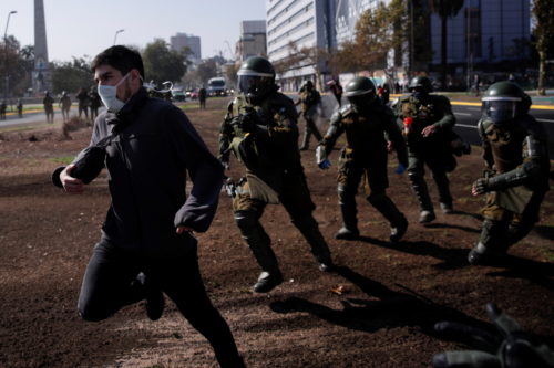 Το κοινοβούλιο της Χιλής υιοθετεί τον νόμο της «εύκολης σκανδάλης» για τους αστυνομικούς