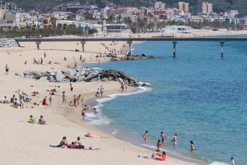 Κορονοϊός-Ισπανία: Άνοιξαν για λίγες ώρες οι παραλίες στη Βαρκελόνη