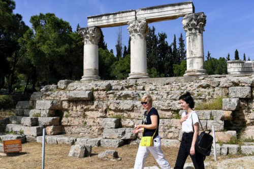 Μεγάλη άνοδος των κρατήσεων Βρετανών και Ιρλανδών για διακοπές στην Ελλάδα και άλλους τουριστικούς προορισμούς