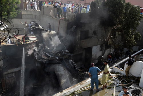 Πακιστάν: Τουλάχιστον ένας επιβάτης επέζησε από το αεροπορικό δυστύχημα