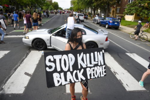 ΗΠΑ: Δεύτερη νύχτα ταραχών στη Μινεάπολη μετά τον θάνατο ενός Αφροαμερικανού κατά τη βίαιη σύλληψή του από λευκούς αστυνομικούς