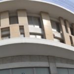 Φέιγ βολάν πέταξε ο Ρουβίκωνας στο δημαρχείο της Αγίας Παρασκευής