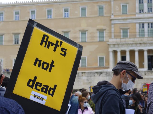 Support Art Workers: Τι προσδοκούν για το μέλλον και τι απαντούν στη Λίνα Μενδώνη;