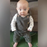 Το πιο δυνατό μωρό του κόσμου; Έμαθε να στέκεται όρθιο μόλις 2 μηνών [Βίντεο]