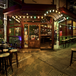 Ο «Μαύρος Γάτος» ανοίγει και πάλι τις πόρτες του για να ξαναγίνει το αγαπημένο σας στέκι