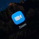 Το Zoom, που έγινε δημοφιλές εν μια νυκτί, προβλέπει εκρηκτική ανάπτυξη του και το ’21