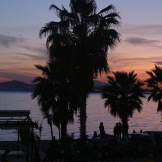 Παραλιακή. Η ειδυλλιακή πλευρά της ζωής εν μέσω πανδημίας.