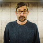 O Λουί Θερού δήλωσε πως είναι ένας από τους λίγους ανθρώπους που έχει συναντήσει τον Banksy