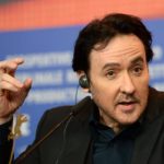 Δολοφονία Τζωρτζ Φλόυντ: Επίθεση αστυνομικών με γκλομπ και σπρέι πιπεριού στον Τζον Κιούζακ