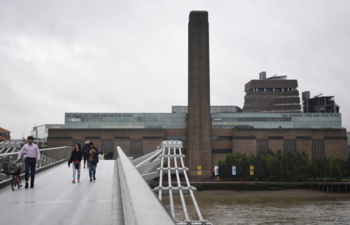 Σε ισόβια καταδικάστηκε ο νεαρός που έσπρωξε από τον δέκατο όροφο της Tate Modern εξάχρονο αγόρι