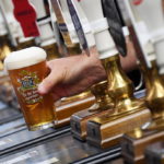 Βρετανία-Κορωνοϊός: Εάν δεν δώσεις όνομα δεν πίνεις μπύρα