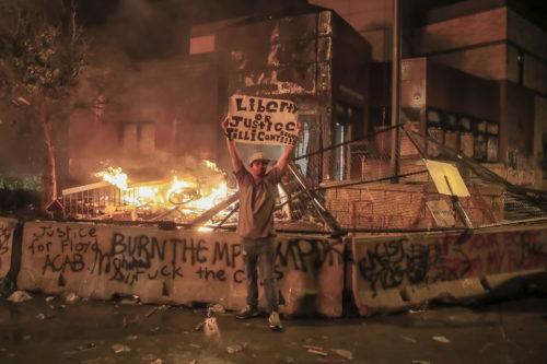Financial Times: Η Αμερική να περιμένει ένα καλοκαίρι γεμάτο ταραχές