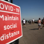 Κορωνοϊός: Ανοίγουν κάποια σχολεία και υπαίθριες αγορές στη Βρετανία, θέατρα και θερινά σινεμά στην Πορτογαλία