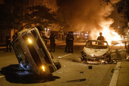 ΗΠΑ: Στις φλόγες και η Μινεάπολη