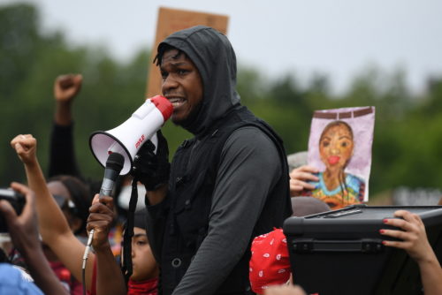 Δολοφονία Τζόρτζ Φλόιντ: Συγκλονίζει ο λόγος του John Boyega σε διαδήλωση στο Λονδίνο [ΒΙΝΤΕΟ]
